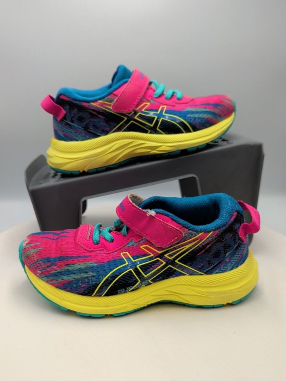 ASICS Pre Noosa TRA 15 Pre school Kids Shoes Pink/ Lilac Sz K12 Hook Loop Gym